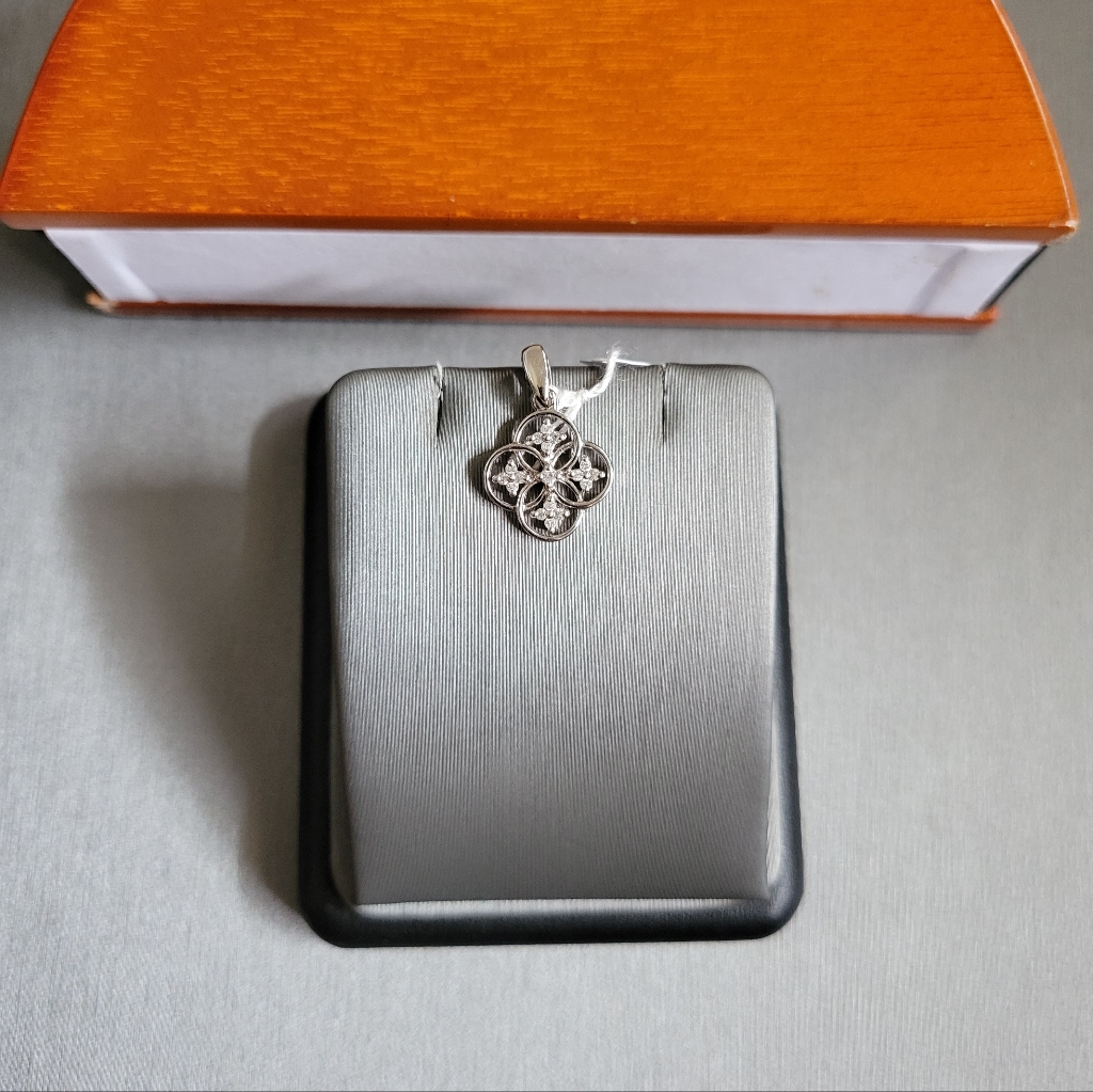 10k White Gold Diamonds Pendant